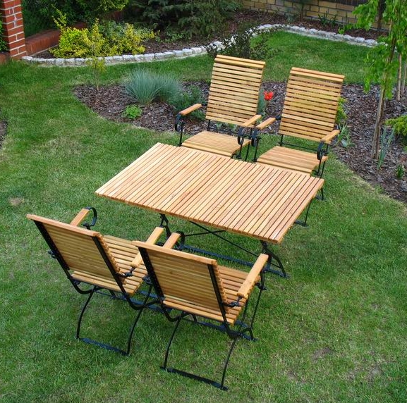 wetterfeste Biergartenmöbel aus MetallRobinienholz versandkostenfrei