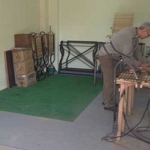 Montage der Gartenstühle aus Robinienholz Montage der Gartenstühle aus Robinienholz